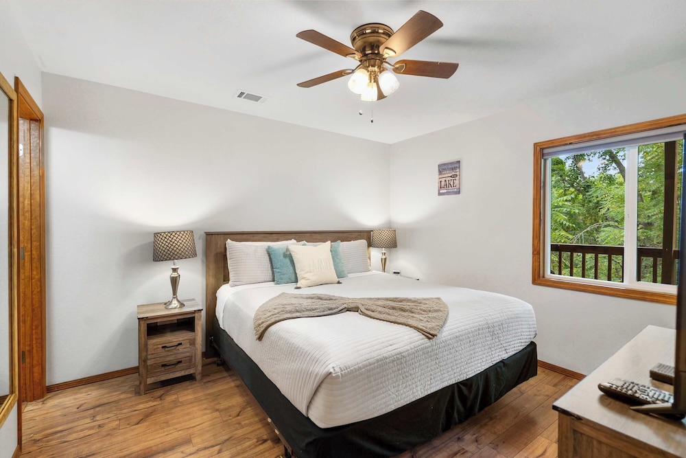 The Greenview Haven: Cozy For 6!