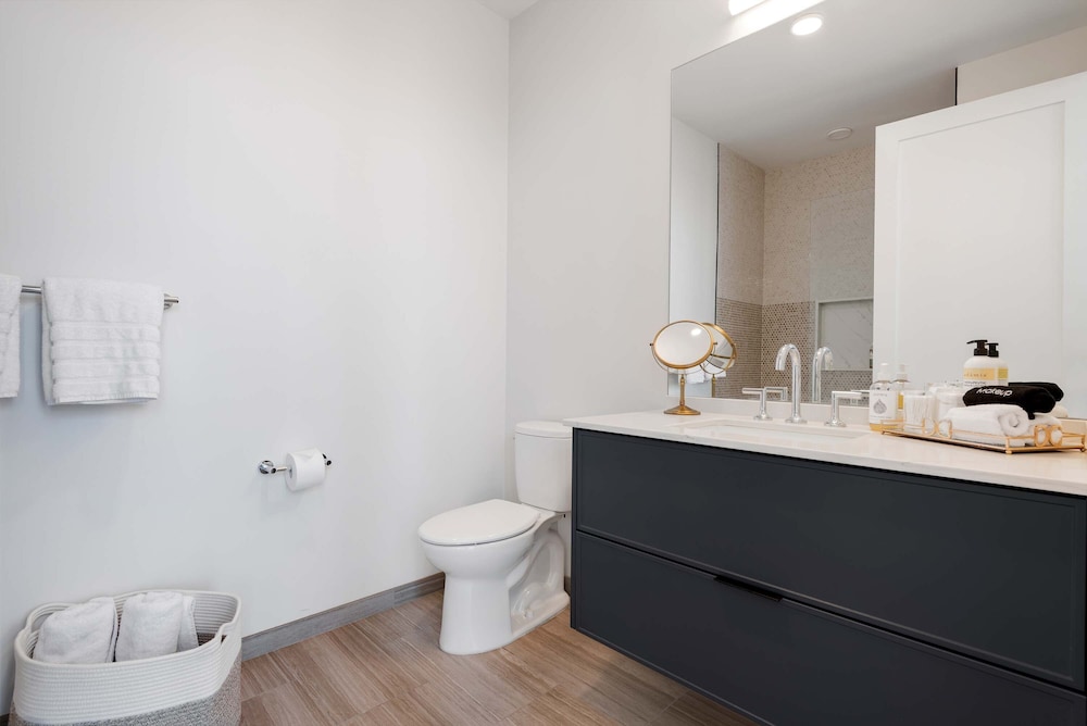 Penthouse Near Fulton Market 3BR Luxury