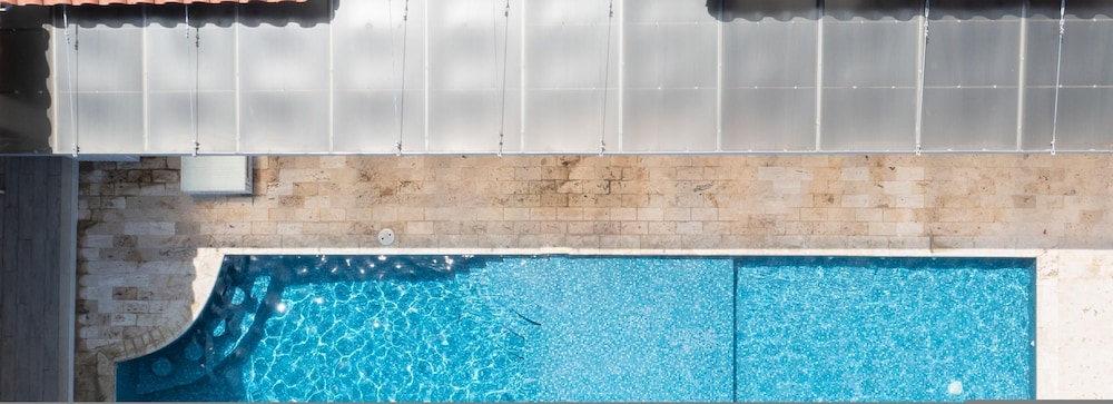 The Wow House by Acomodo