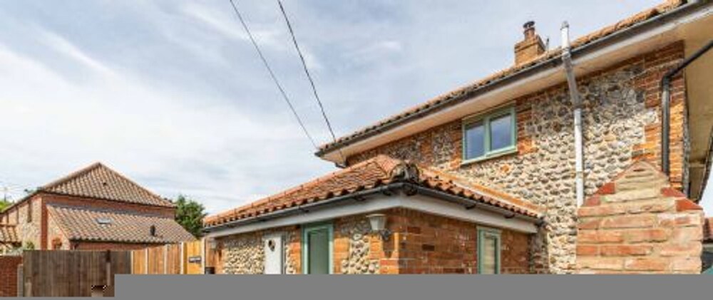 Host Stay Sand Pit Cottage