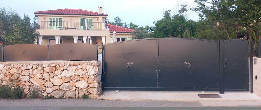 Villa Beachfront With 4 Bedrooms and 3 5 Bathrooms