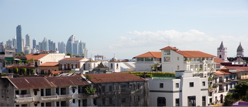 The Rooftop Condo by Acomodo