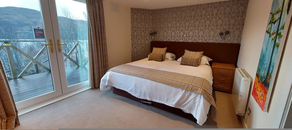 Loch Rannoch Highland Club Pine Marten Lodge 01