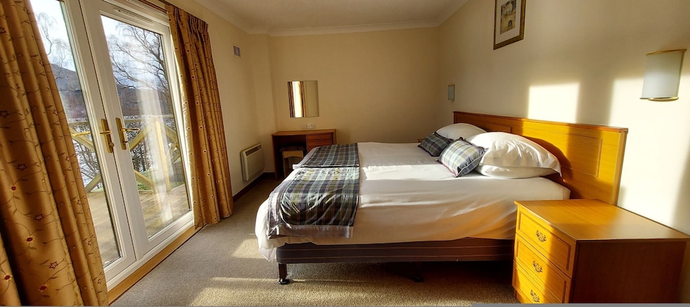 Loch Rannoch Highland Club Red Squirrel Lodge 07