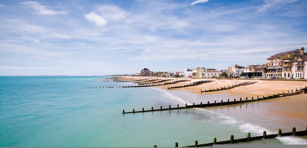 Coastal Comfort for 6 Felpham Beach