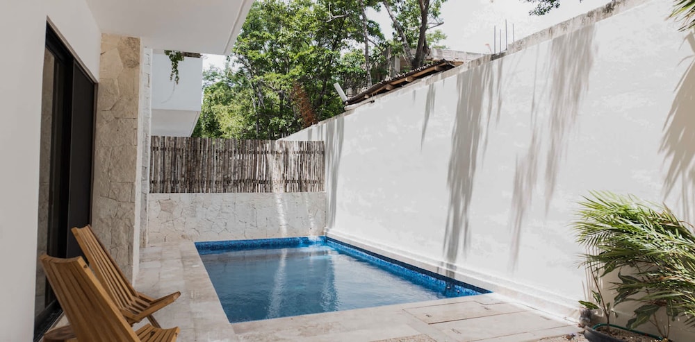Modern 1BR w Private Pool Surround Speakers