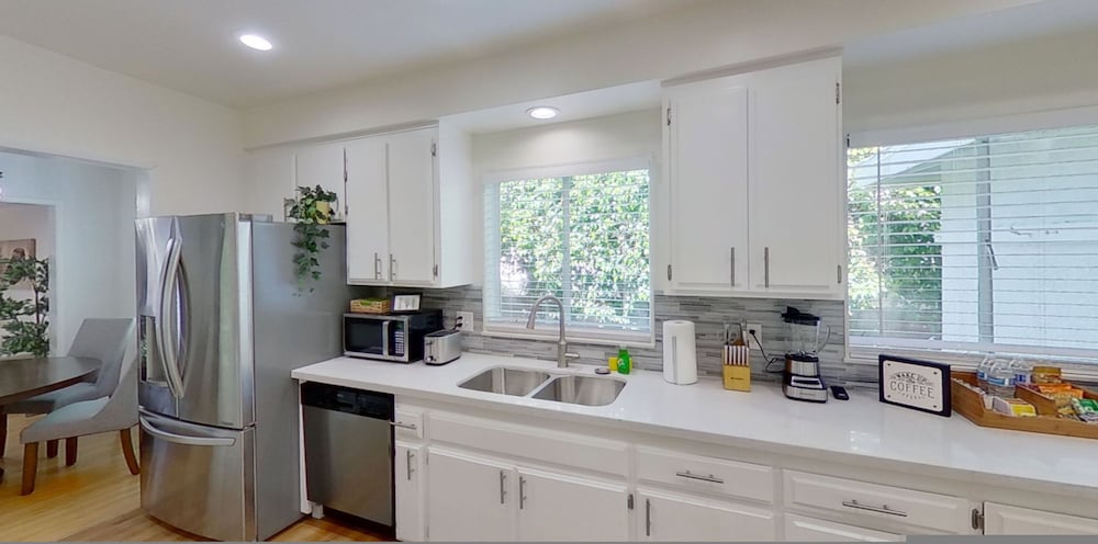 Disneyland Renovated 3BR Fullerton House w Garage Fenced Yard p56