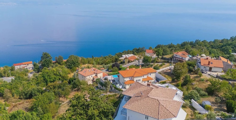 Villa Lauriana Nearby Opatija - Crovillas