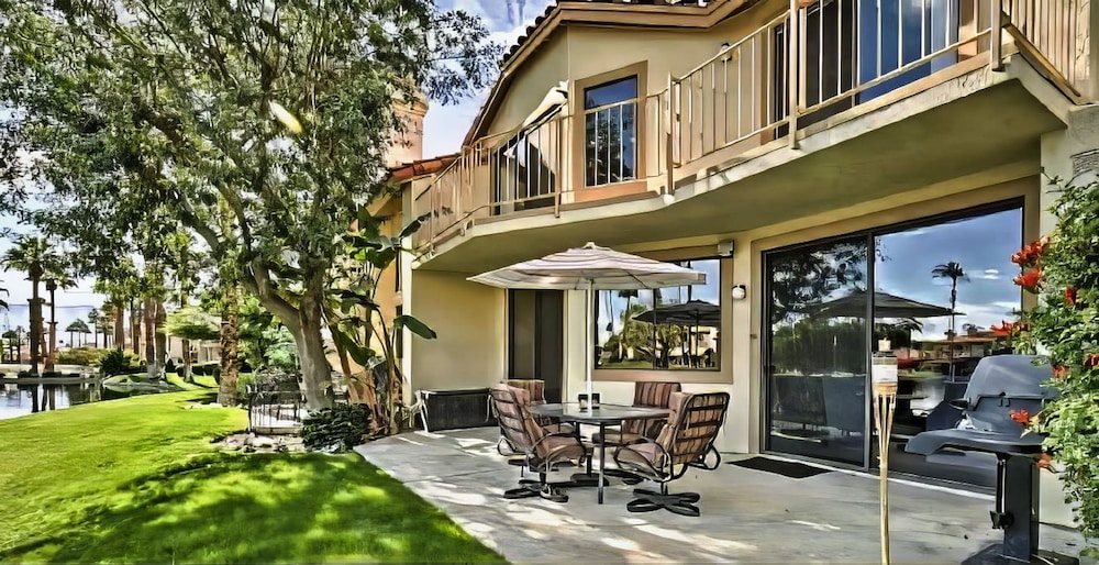 Cozy Lakeside Retreat in PGA West Bbq Scenic Views