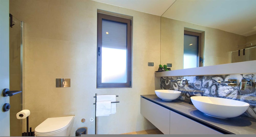 Villa Lady With Heated Pool Jacuzzi and Sauna