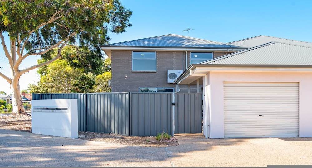 Unwind Adelaide City Condo