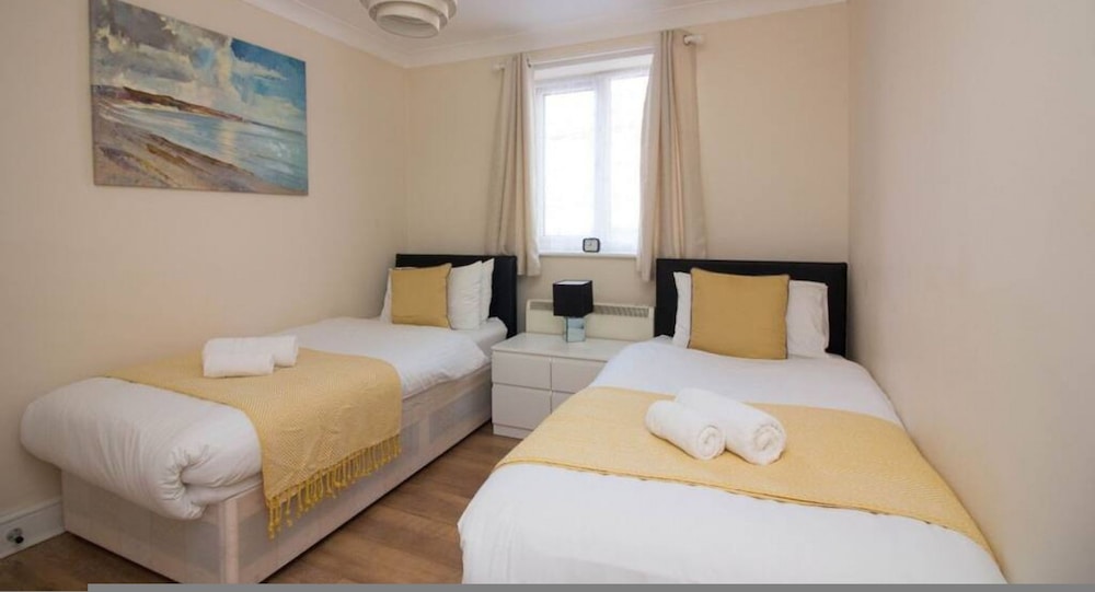 Stayzo Penthouse Accommodation 1- Premier Lodge