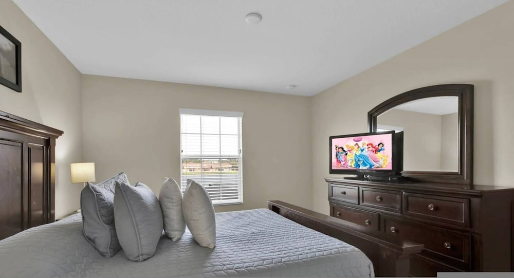 Amazing 4 Bedrooms 3 Bath Sleeps 10