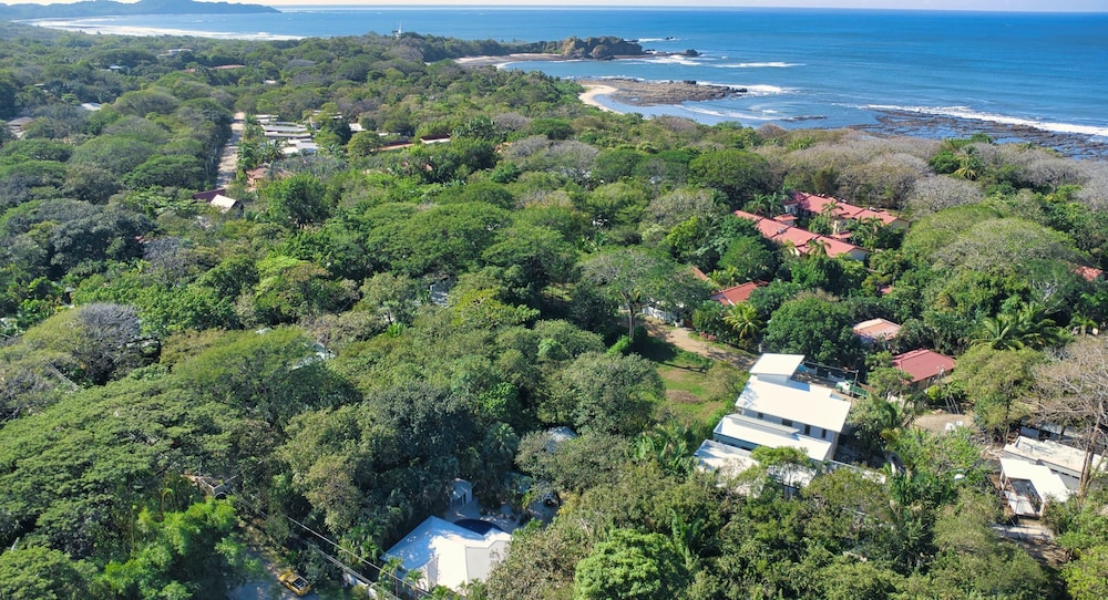Casa Bonita - 5BR With Pool Walk to Beach
