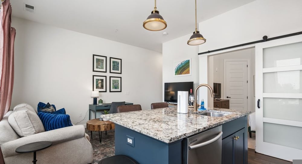 Top Floor 1BR At Luxe23