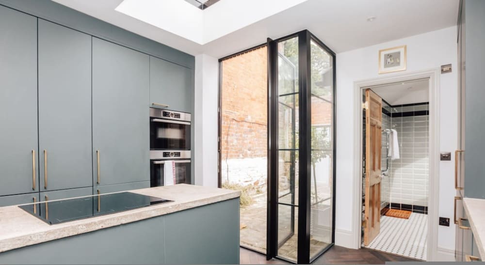 The Emerald - Central Henley 2 Bedroom House - From 145 Per Night