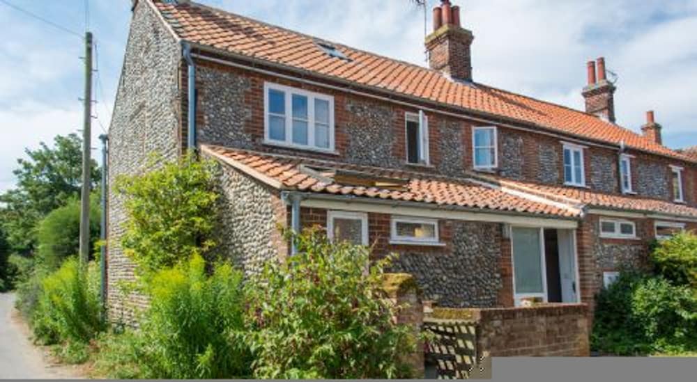 Host Stay Marlpit Cottage