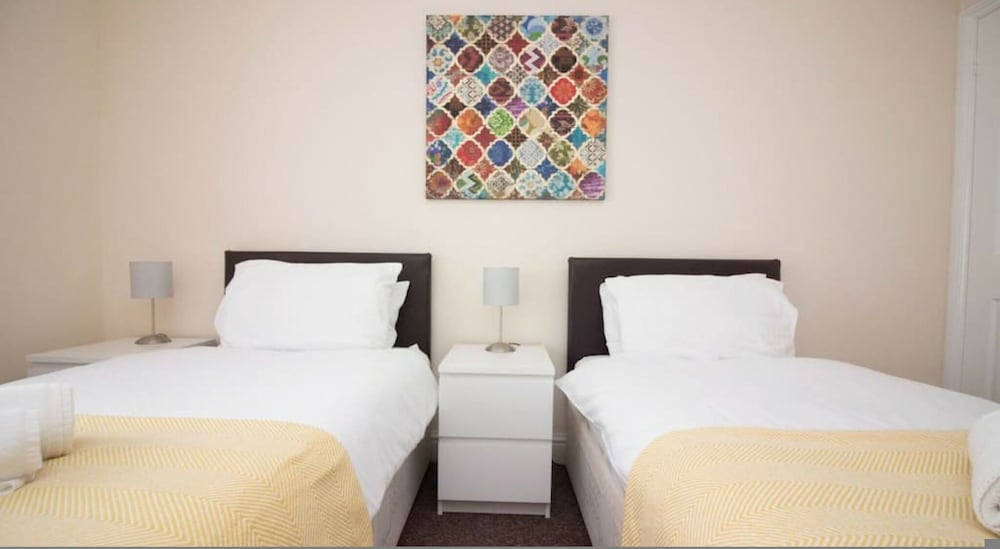 Stayzo Penthouse Accommodation 2- Premier Lodge