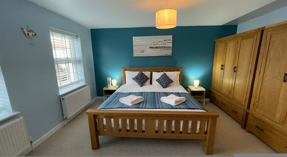 Stylish Margate Coastal Home Parking By Adliv