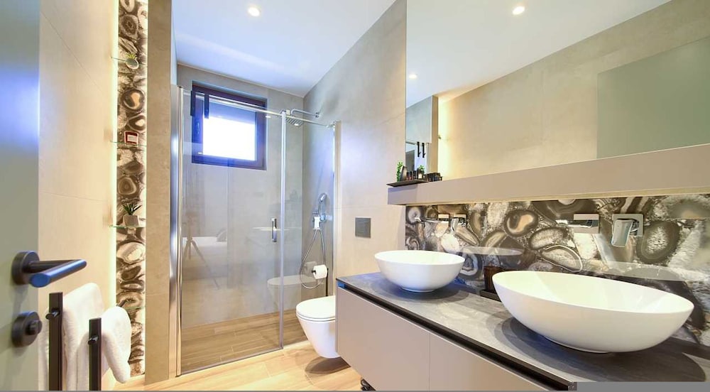 Villa Lady With Heated Pool Jacuzzi and Sauna
