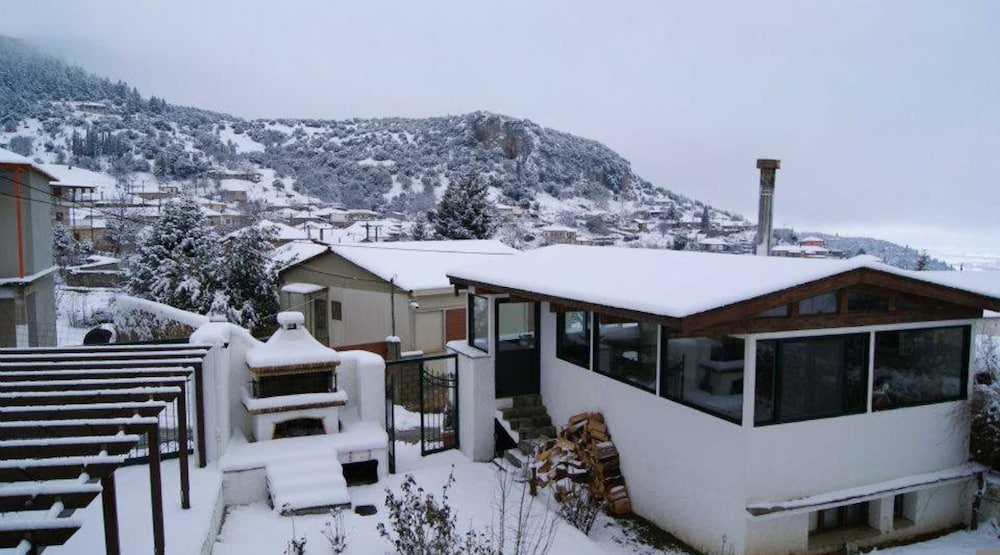 Goura Guesthouse Garden Double Room Lake Doxa