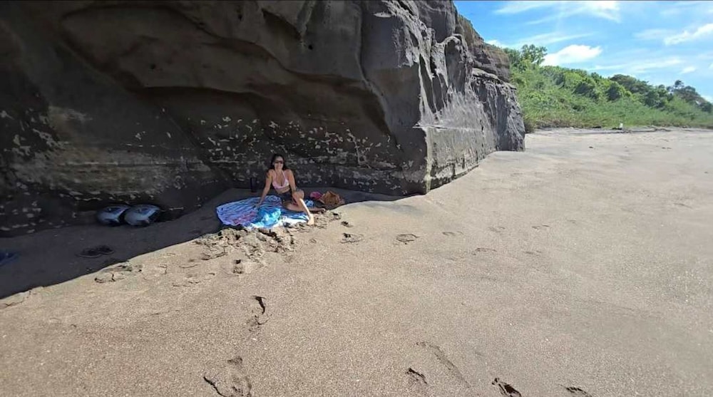 Romantic Beachfront Casita w Pool - AC - Sleeps 4