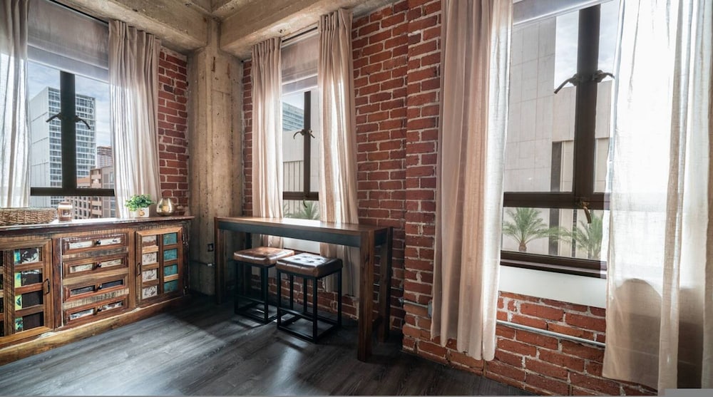 Luxury Downtown Phoenix Loft - Pool Gym Laundry