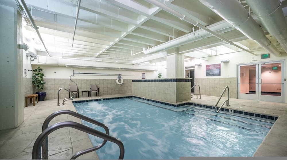 Luxury Downtown Phoenix Loft - Pool Gym Laundry