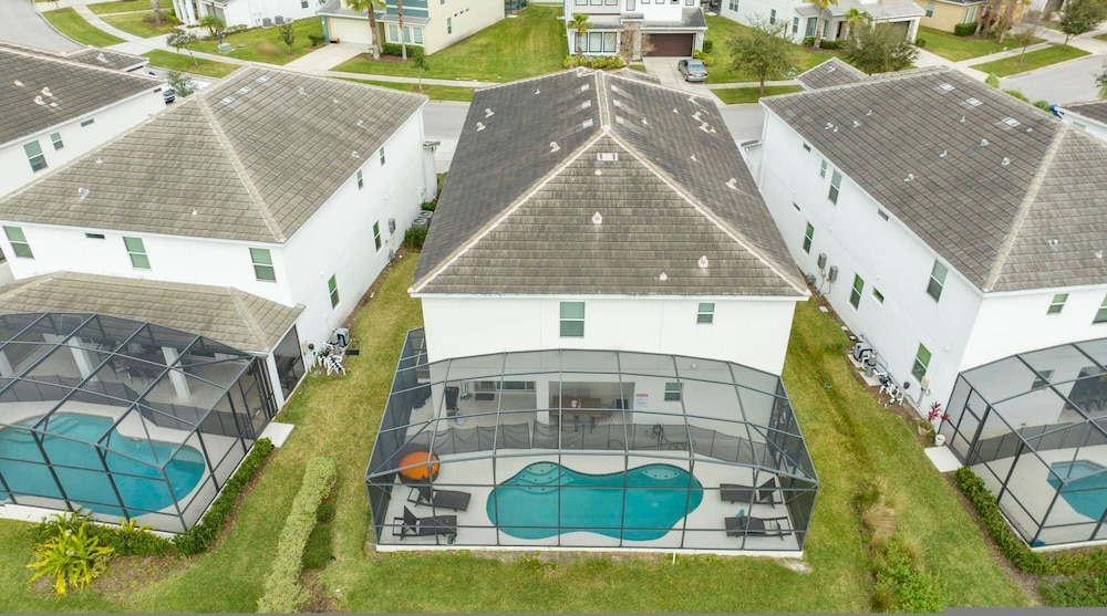 Spacious 12br Family Villa Near Disney Bella Vida