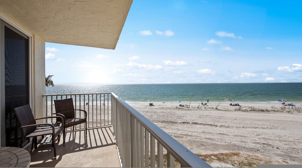 Oceanfront Views Balcony Sunsets
