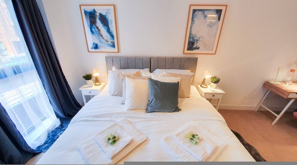 Lovely Flat in Kiln Close With Free Parking
