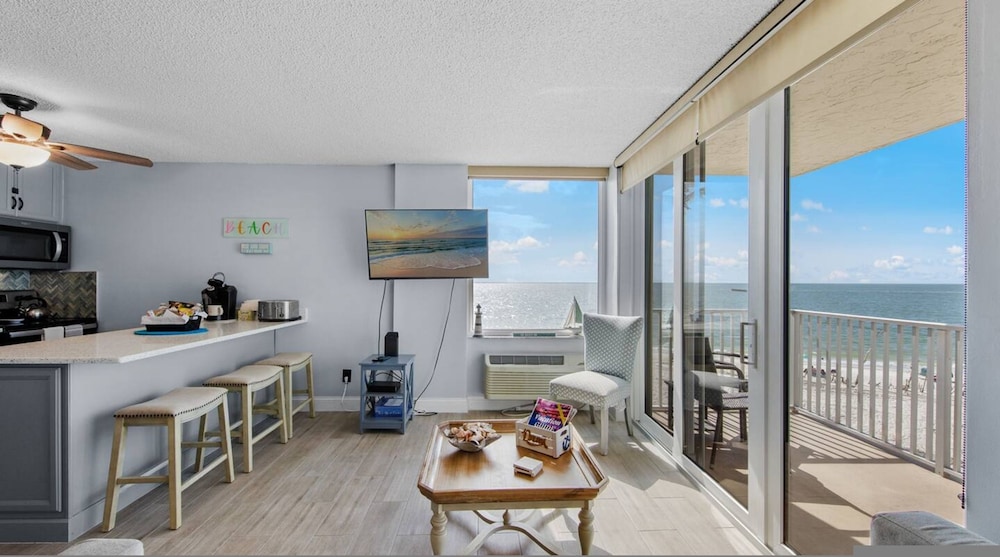 Oceanfront Views Balcony Sunsets