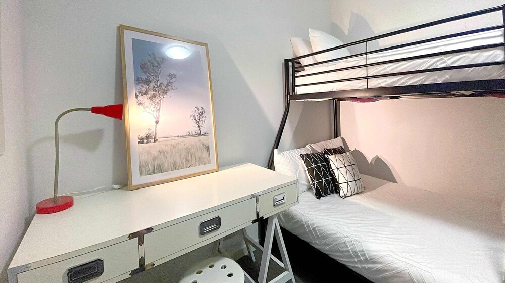 Metawise 2BR Apartment in Heart of Hurlstone Park