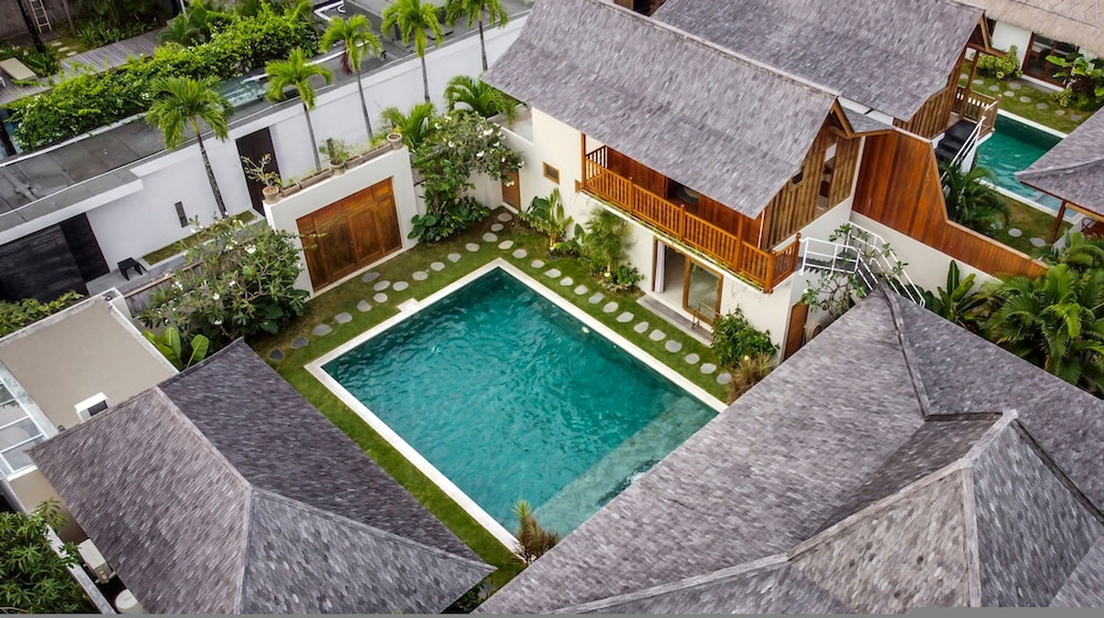 Villa Nabi by Alfred in Bali - New Family 5BR Villa Next to Seminyak Beach