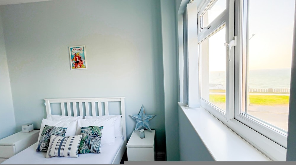 Seaview Apt Turner Contemporary Margate By Adliv