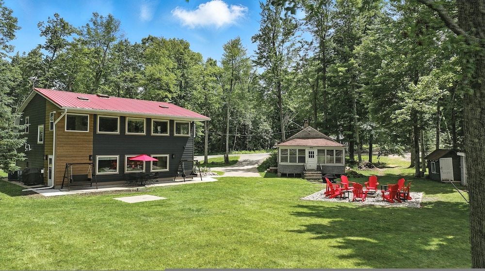 5 BR Family Hangout I Lake Views I Firepit