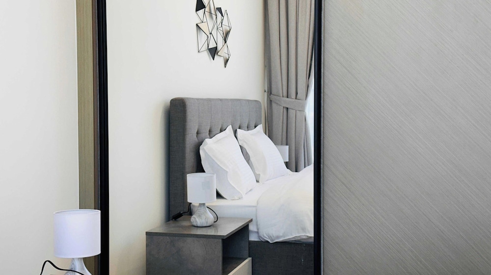 OYO HOME 1480 Premium 1bed Apartment In
