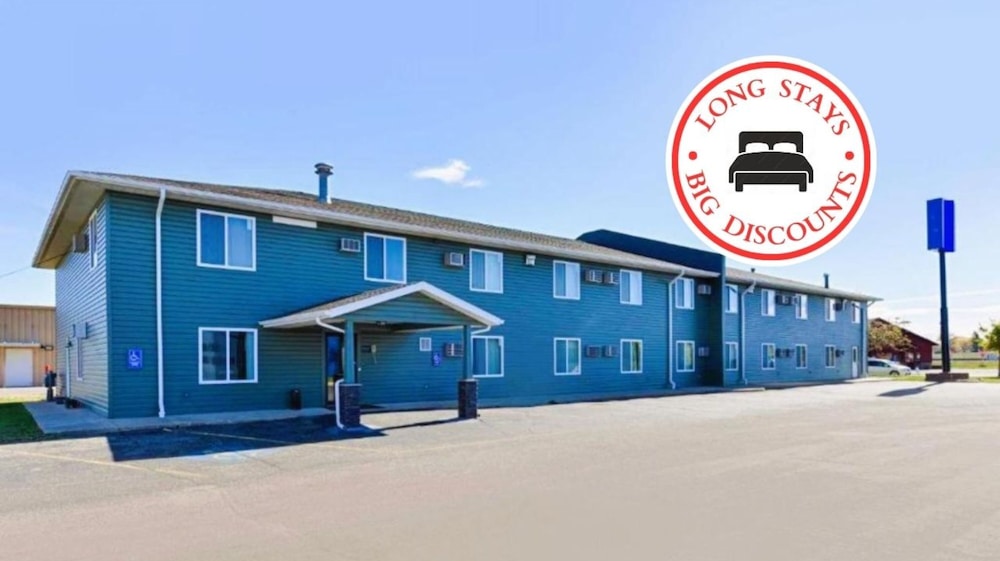 Love Hotels Staples by OYO at HWY 10 MN