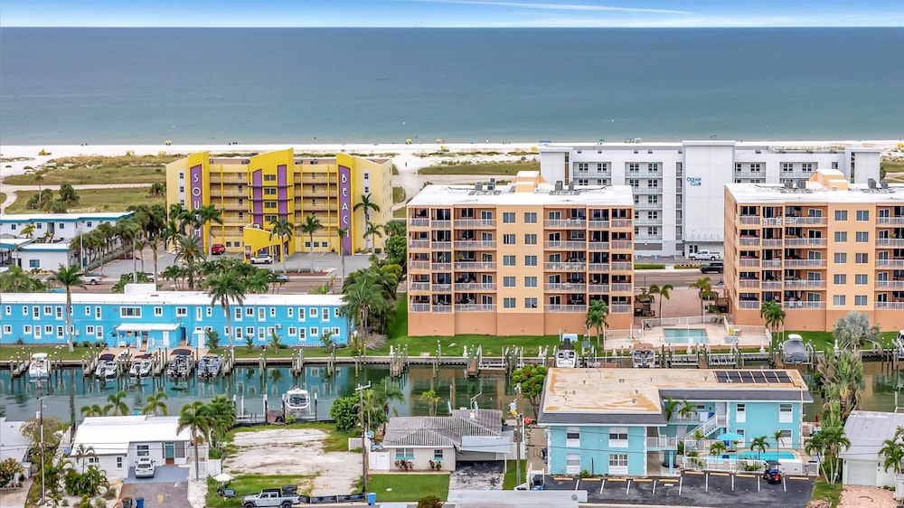 Dolphin Suite 2B Pet Friendly Waterfront Dock