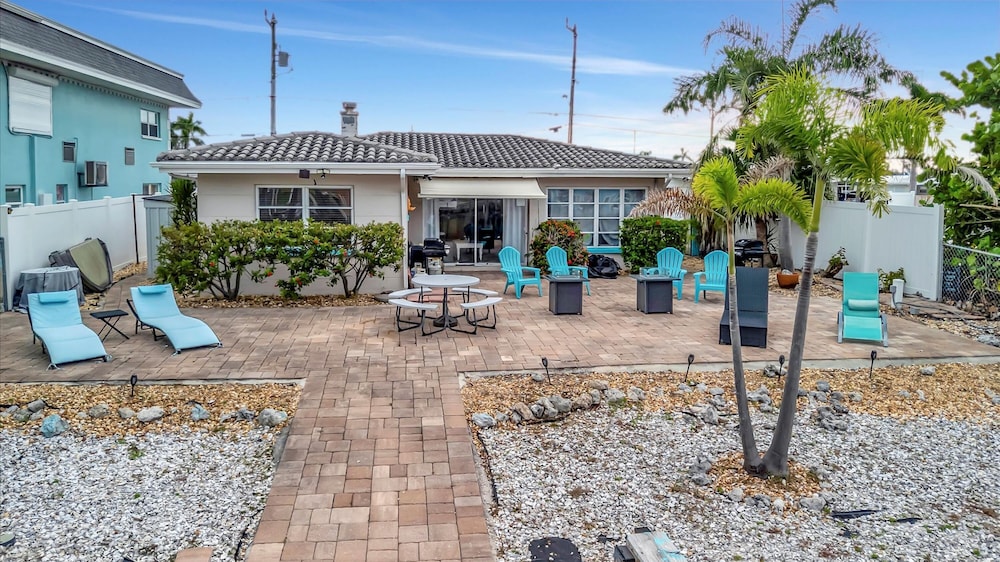 Seashell Suite 1B Pet Friendly Waterfront Dock