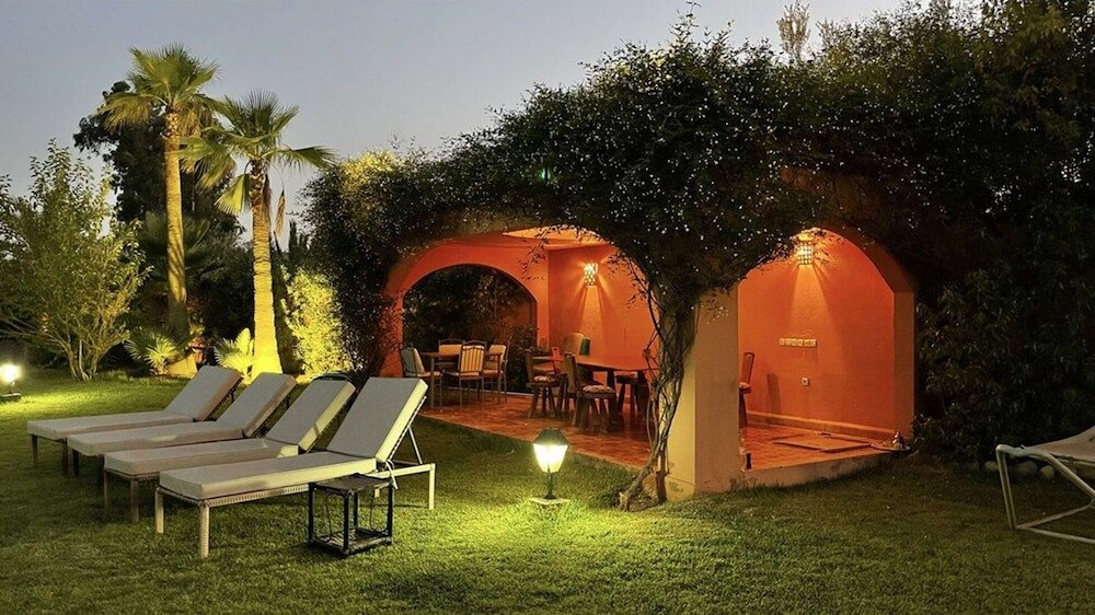 Superb Villa With 2 Private Pools Hammam and Tennis Court