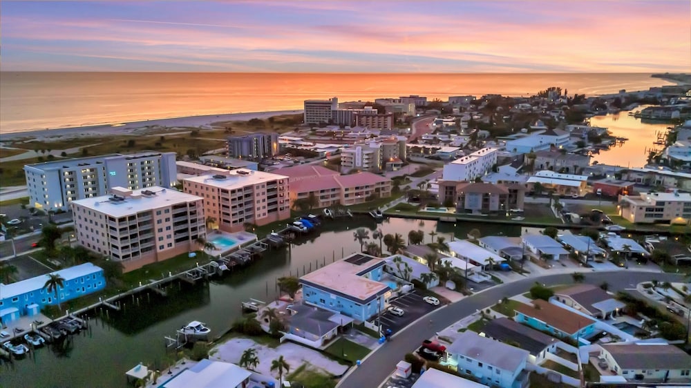 Seashell Suite 1B Pet Friendly Waterfront Dock