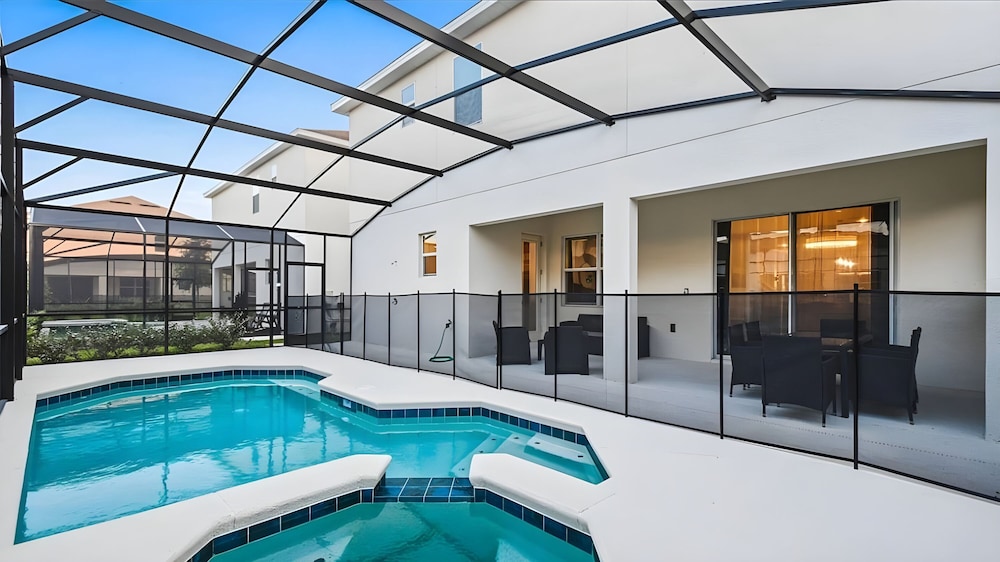 Brand NEW 12bed 11 5bath At Bella Vida