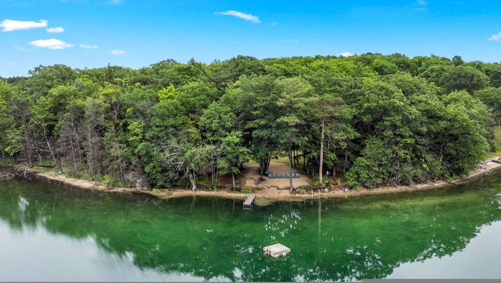 Lakeside Getaway pet Friendly
