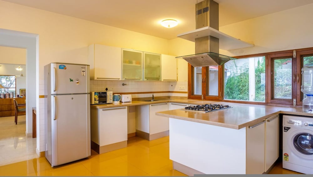 Stunning Hilltop 3BR Villa w Pool and River View