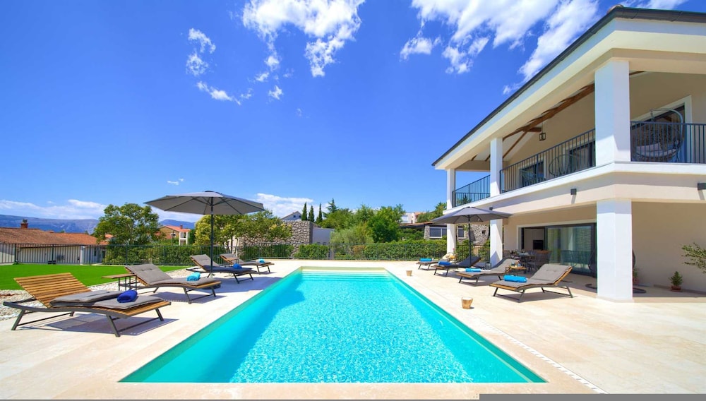 Villa Magnifica in Pinezici