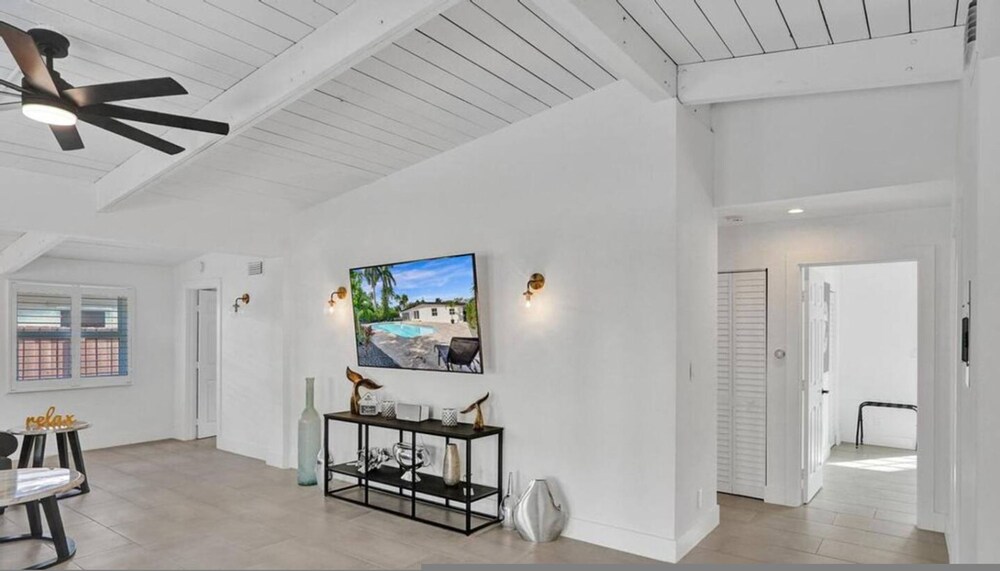 Pool House 3 Bedroom Home Victoria Park