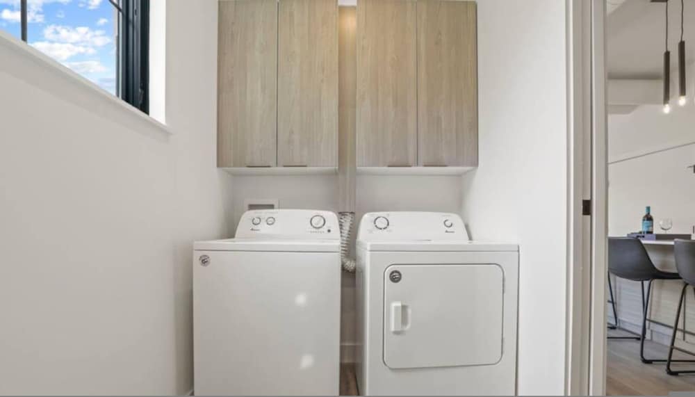 Work Of Art -3 Bedroom Elegant Townhome-columbus