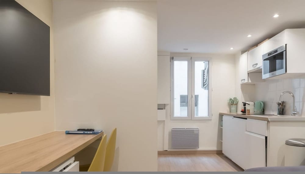 Lavie Maison Parisian Aircon Gem