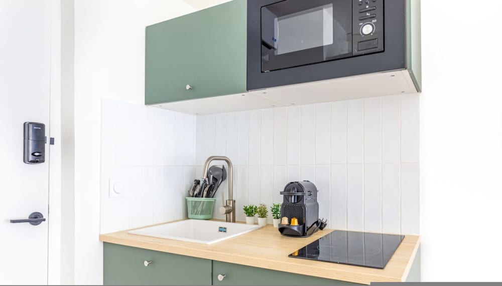 Lavie Maison Equipped Studio Chartrons